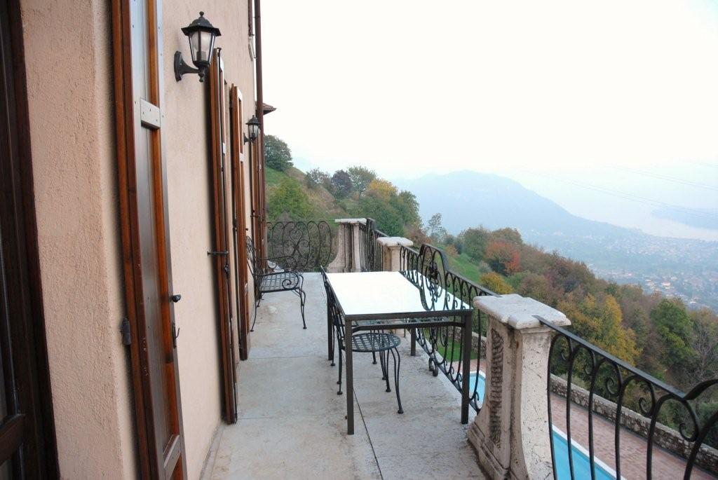 Appartamento in ex-convento vista lago 3