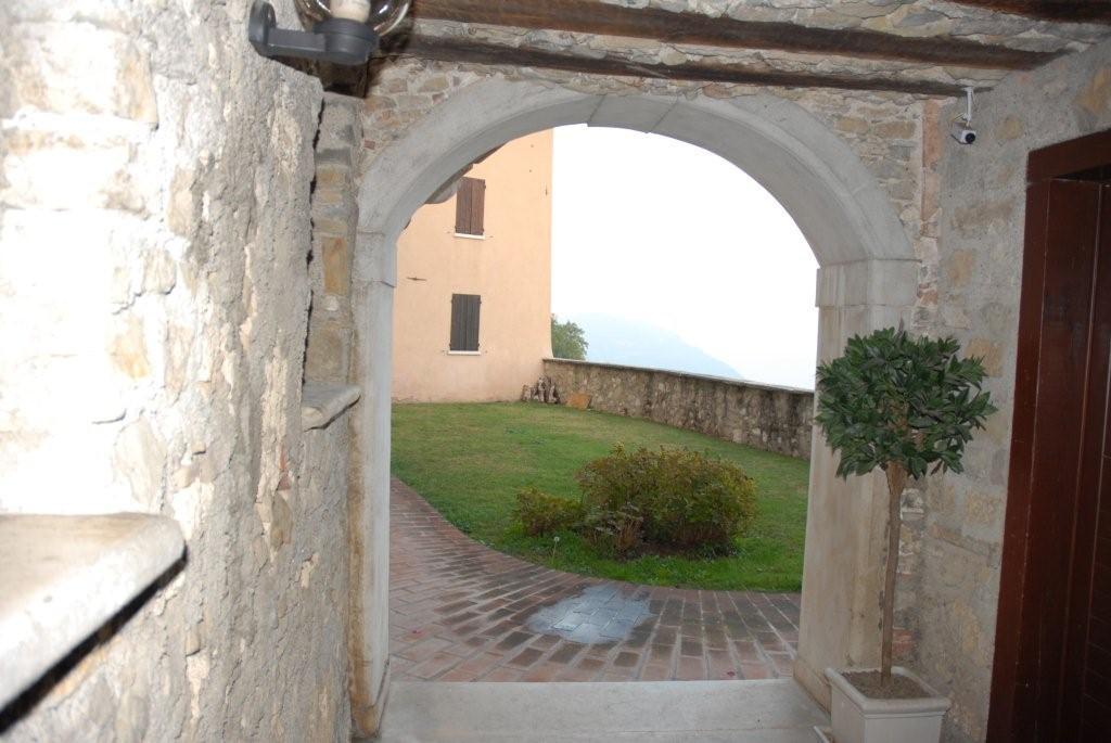 Appartamento in ex-convento vista lago 5