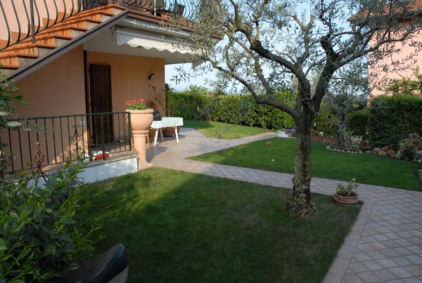 Quadrifamiliare con giardino privato 11