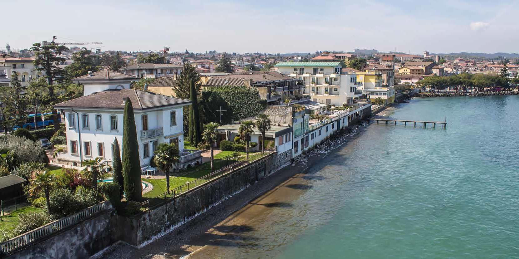 Villa Liberty "pied dans l'eau" immobile unico 1