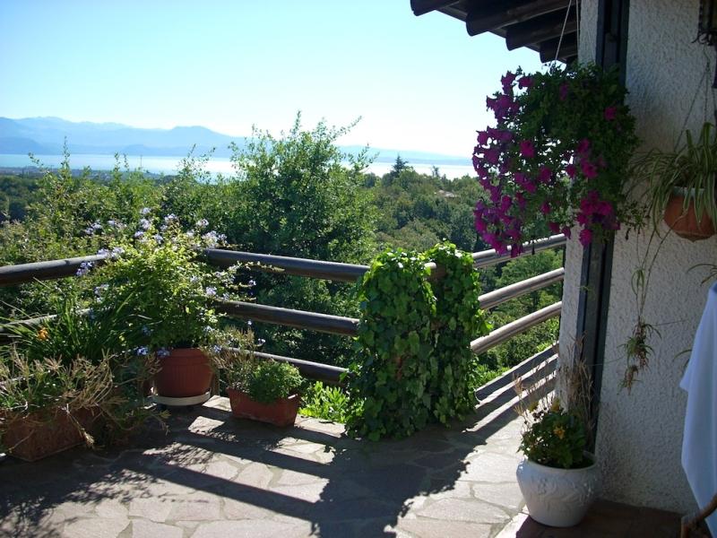 Villa vista lago con piscina in elegante residence 2