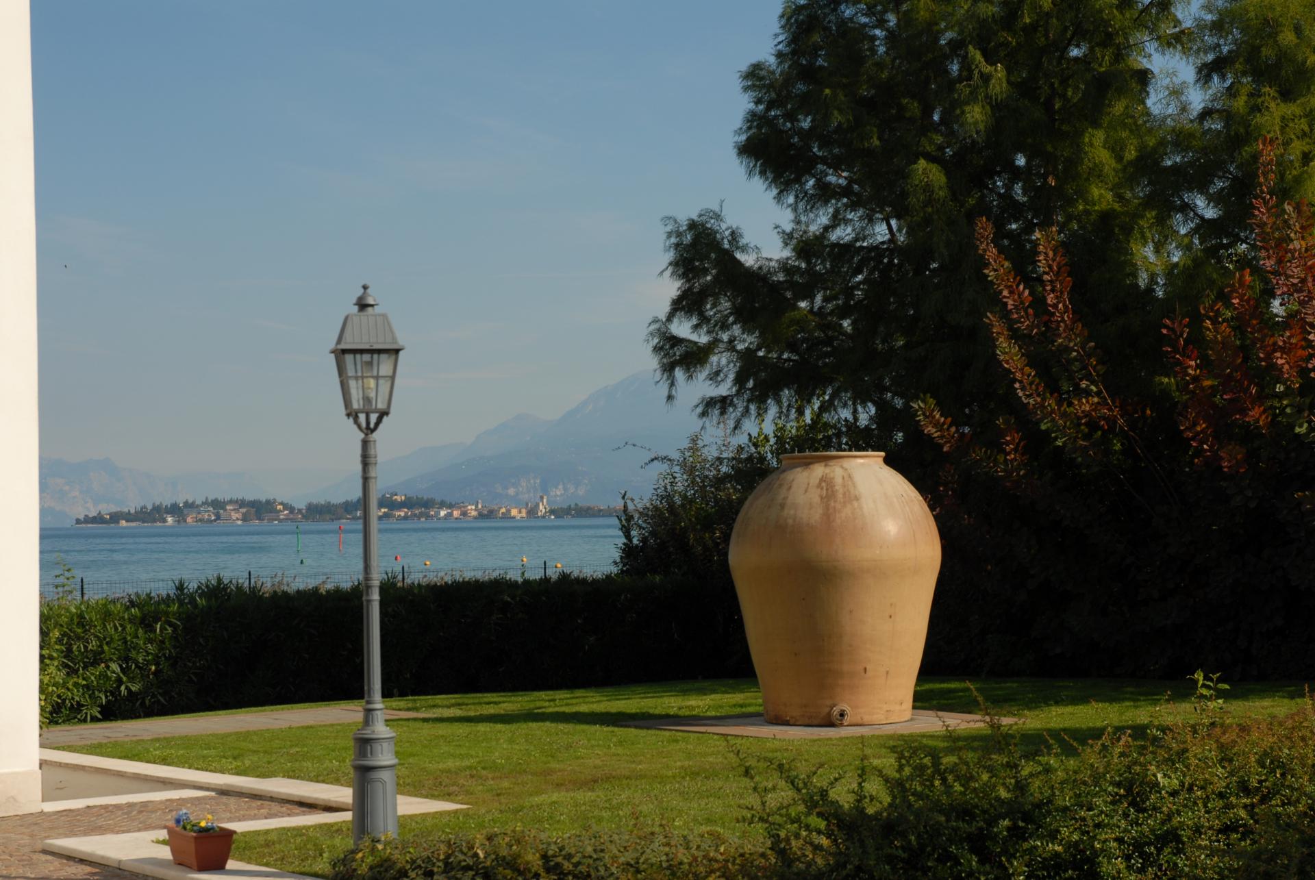 Splendida villa a lago 3