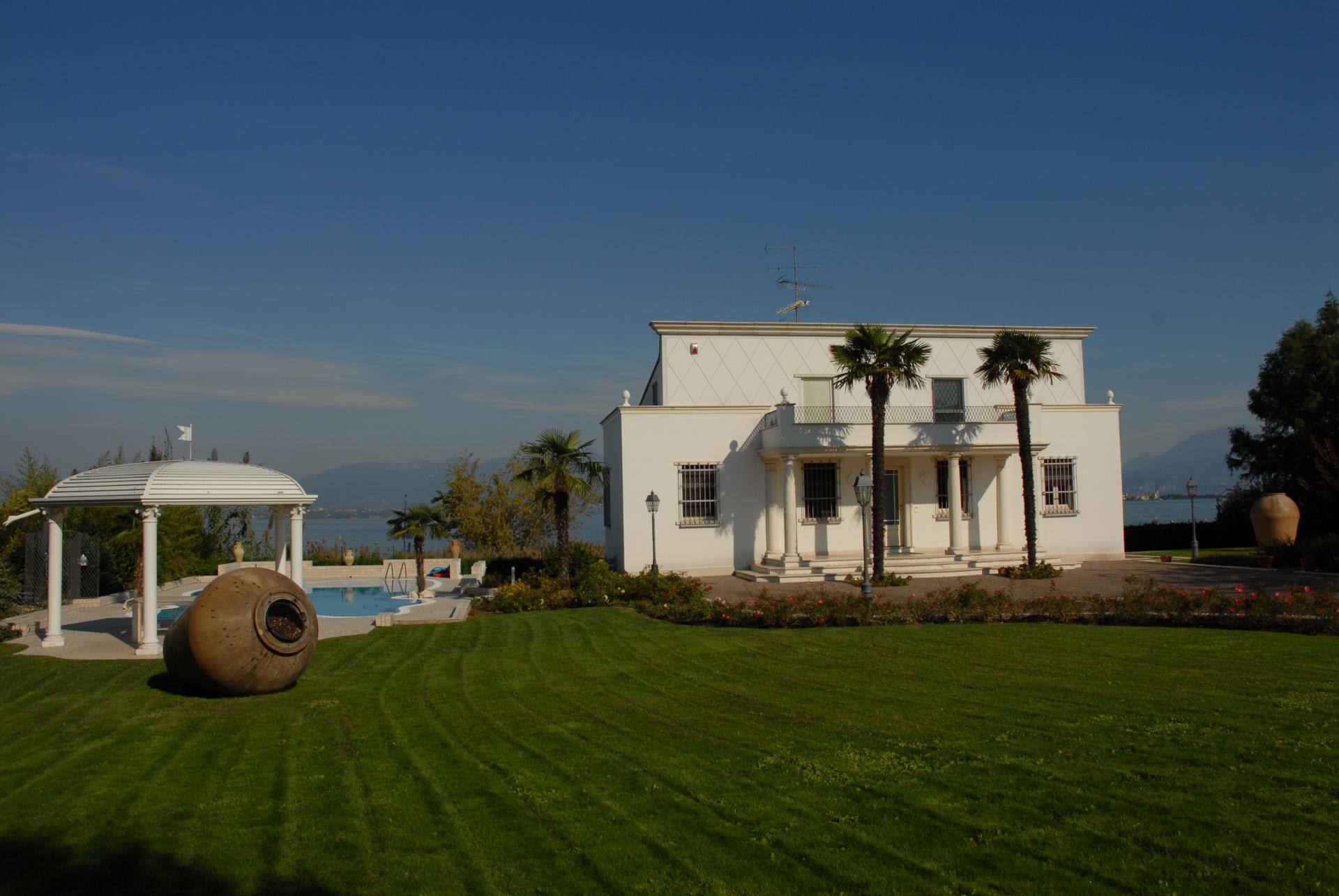 Splendida villa a lago 9