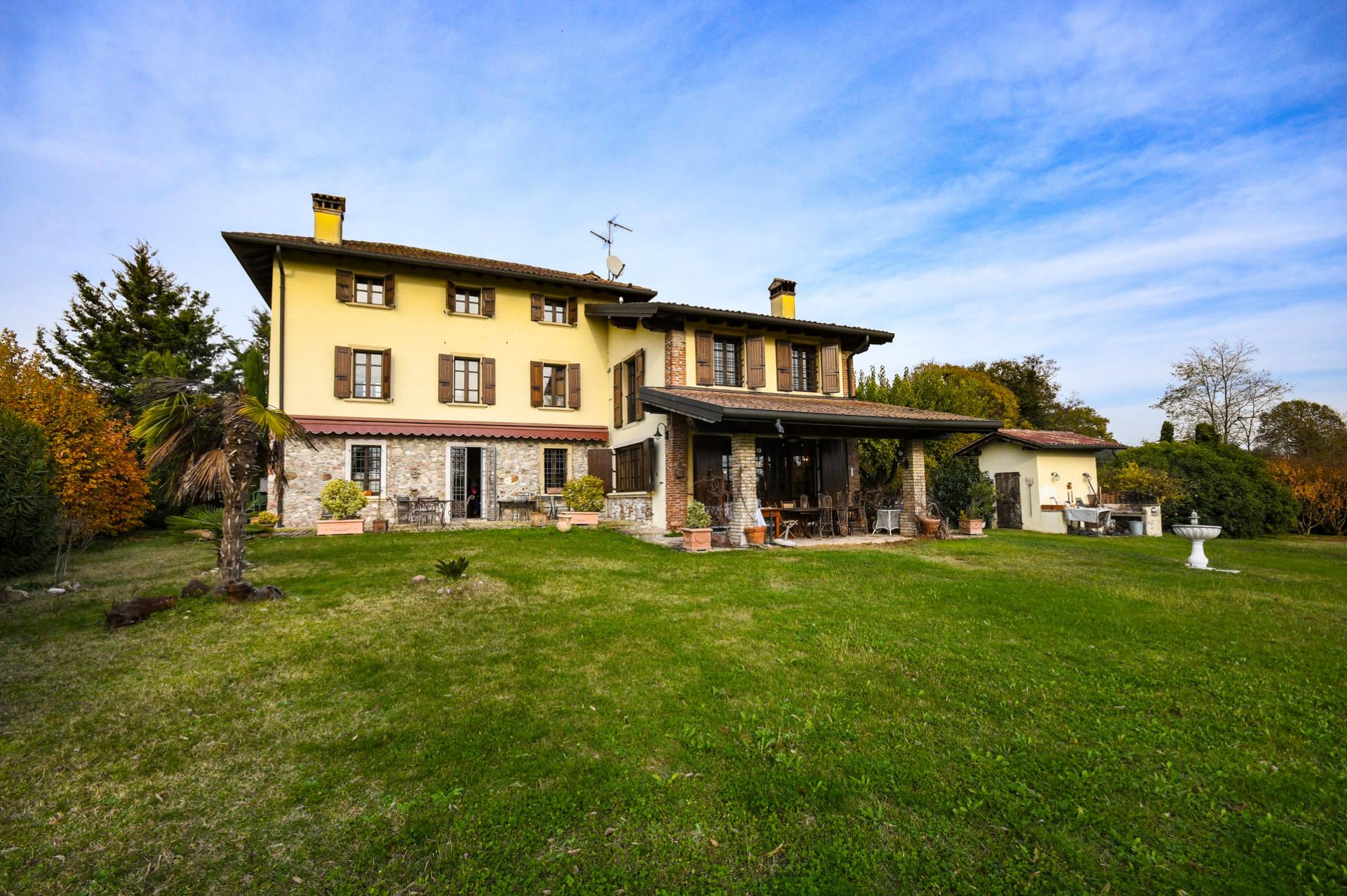 Rustico, casale romantico, nelle colline di Ponti sul Mincio, vendesi