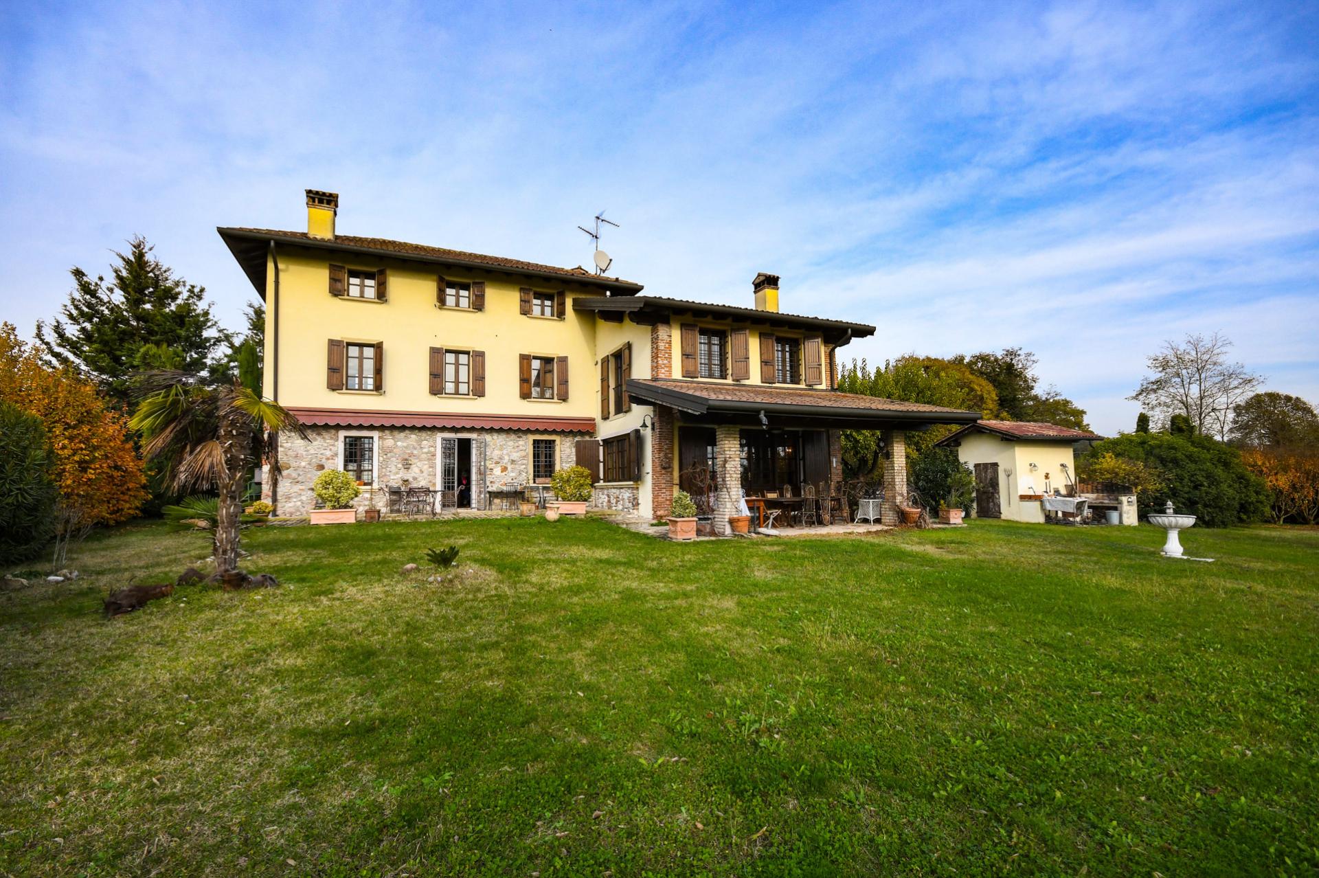 Rustico, casale romantico,  nelle colline di Ponti sul Mincio, vendesi