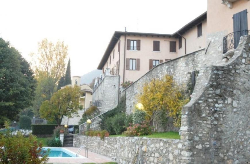 Appartamento in ex-convento vista lago 1