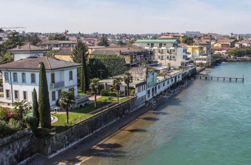 Villa Liberty "pied dans l'eau"  immobile unico 1