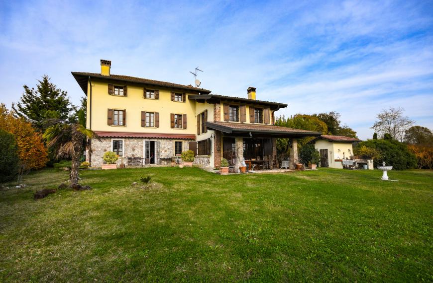 Rustico, casale romantico,  nelle colline di Ponti sul Mincio, vendesi